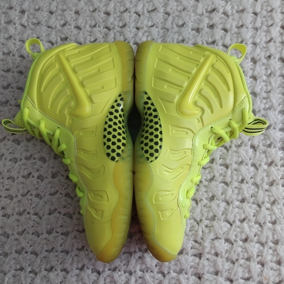 Nike Air Foamposite 'Volt' size 5y - Picture 9 of 11